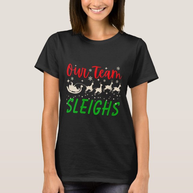 Camiseta Womens Our Team Sleighs Reindeers Santa's Workers  (Frente)