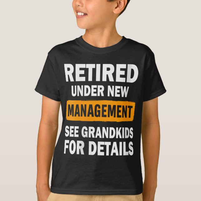 Camiseta Womens Retired Under New Management See Grandkids  (Frente)
