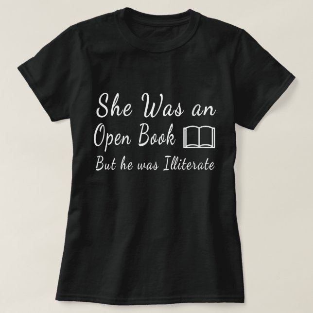 Camiseta Womens She Was an Open Book But he was Illiterate  (Frente do Design)