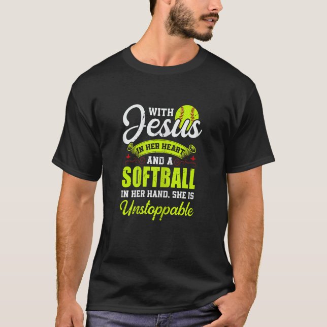 Camiseta Womens Softball With Jesus And A Softball She Is U (Frente)