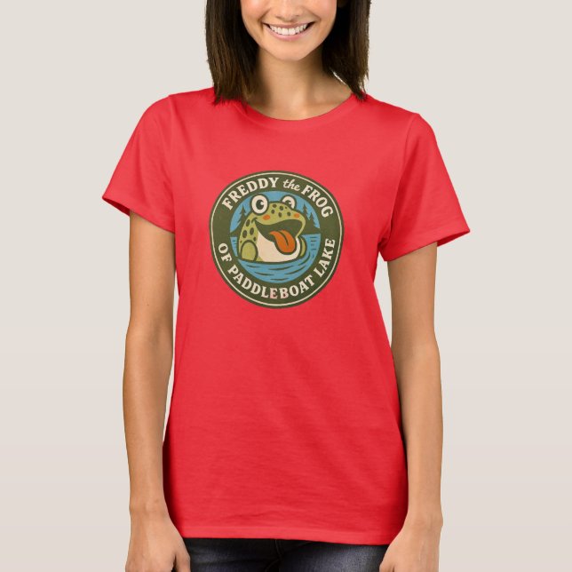 Camiseta Women's Tee Funky Freddy the Frog Paddleboat Lake (Frente)