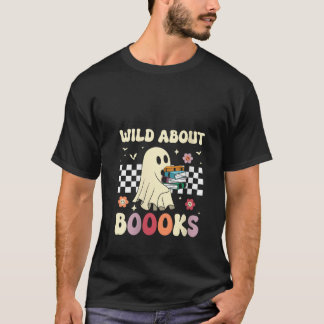 Camiseta Womens Wild sobre livros checando o placar de leit