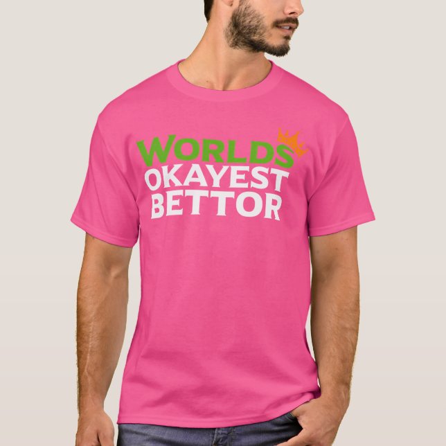 Camiseta Words Okayest Bettor Funny Sports Betting Gamblin (Frente)