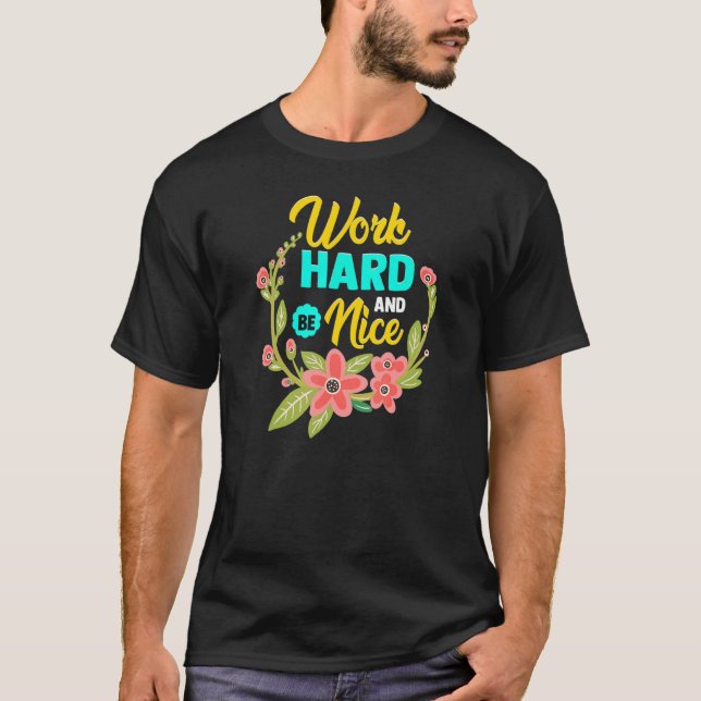 Camiseta WORK HARD AND BE NICE  Anti Bullying Pro Kindness (Frente)