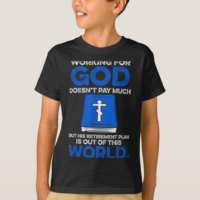 Camiseta Working For God Doesn't Pay Much But His Retiremen (Frente)