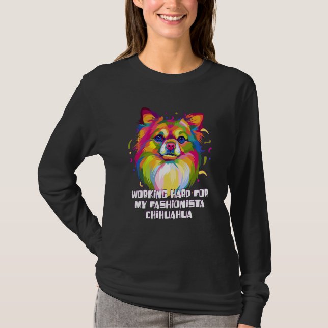 Camiseta Working Hard for My Fashionista Chihuahua Dog Mom (Frente)