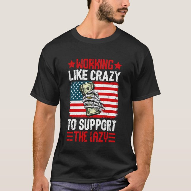 Camiseta Working Like Crazy to Support The Lazy Family Pare (Frente)