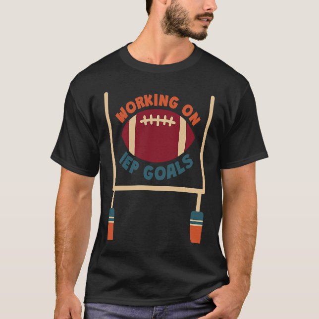 Camiseta Working on IEP Goals School Psychologist Football (Frente)