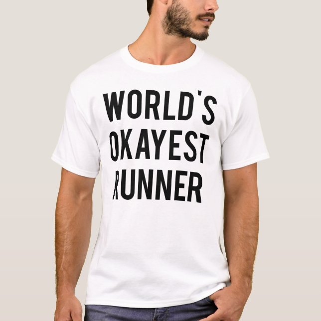 Camiseta World&x27;s Okayest Runner Sticker (Frente)