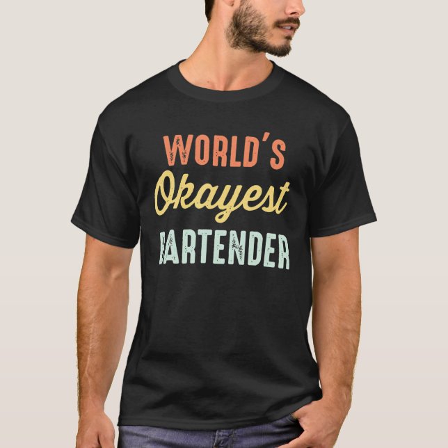 Camiseta World's Okayest Bartender Funny (Frente)