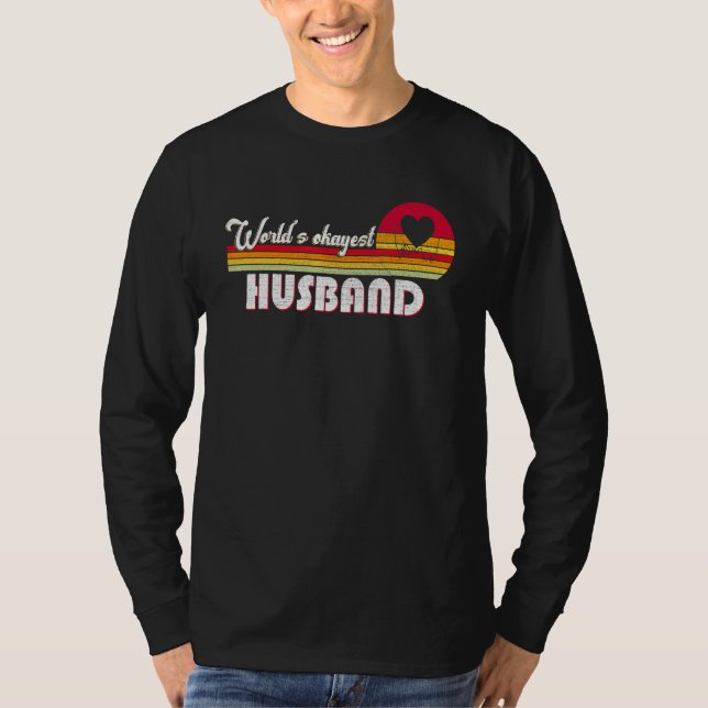 Camiseta World's Okayest Husband Father's Day Dad Distresse (Frente)
