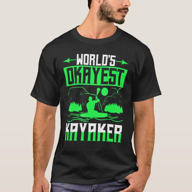 Camiseta Worlds Okayest Kayaker (Frente)
