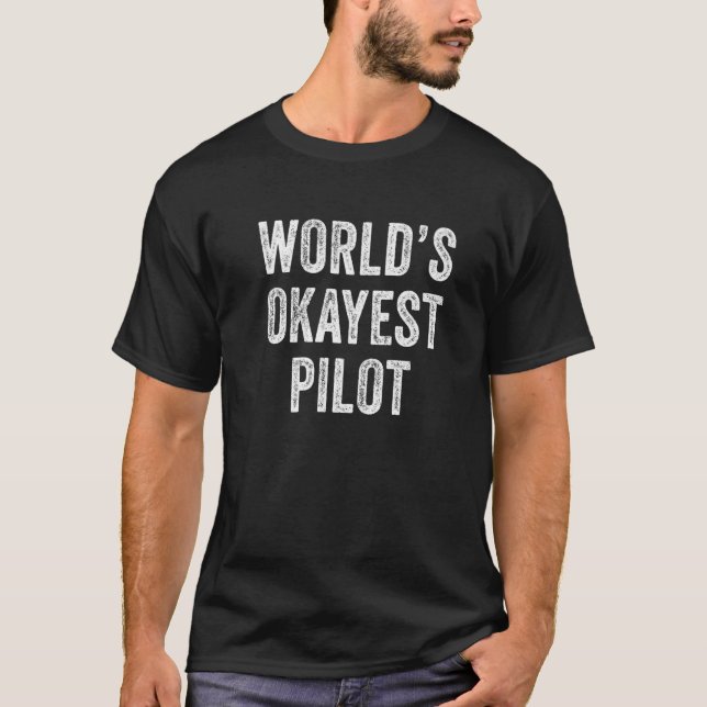 Camiseta World's Okayest Pilot Aviation Flying Funny Pilot (Frente)