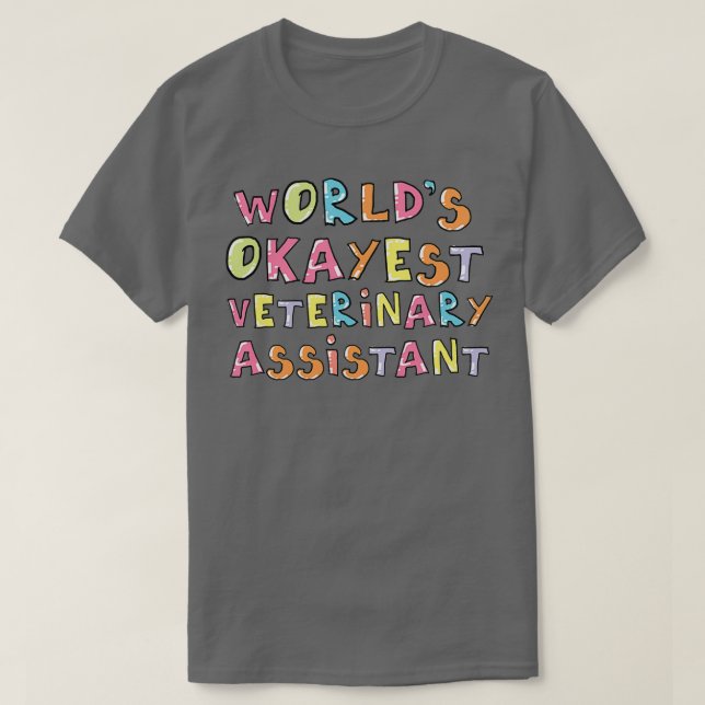 Camiseta Worlds Okayest Veterinary Assistant Idea (Frente do Design)
