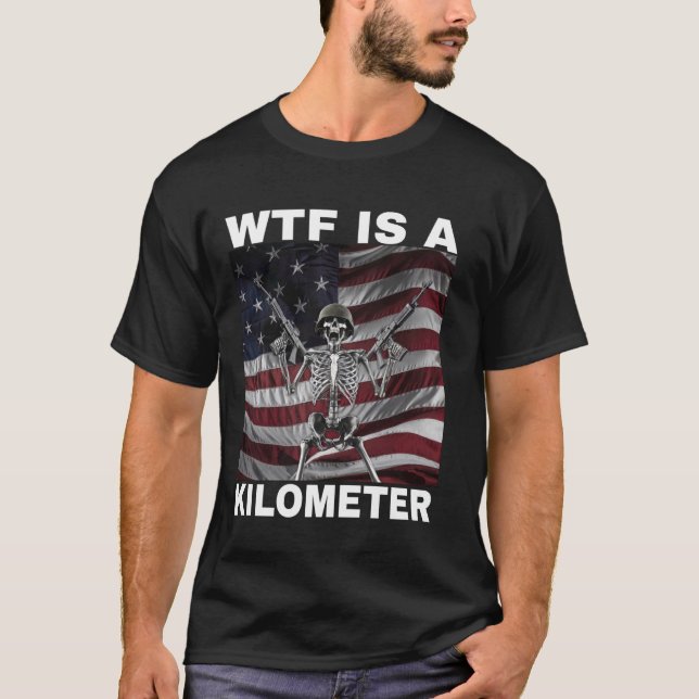 Camiseta WTF É Um Quilômetro Americano De Esqueleto Engraça (Frente)