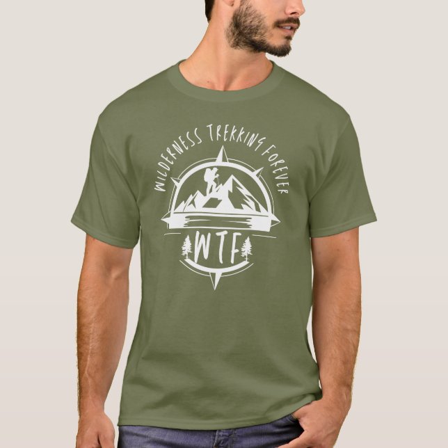 Camiseta WTF Wilderness Trekking Legal aposentadoria no ext (Frente)