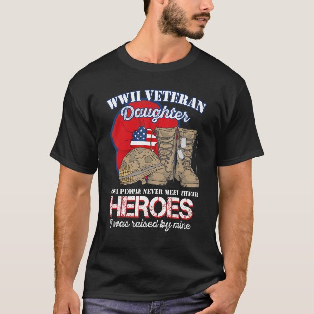 Camiseta WW 2 Veteran Hero Daughter Was Raised By Mine (Frente)