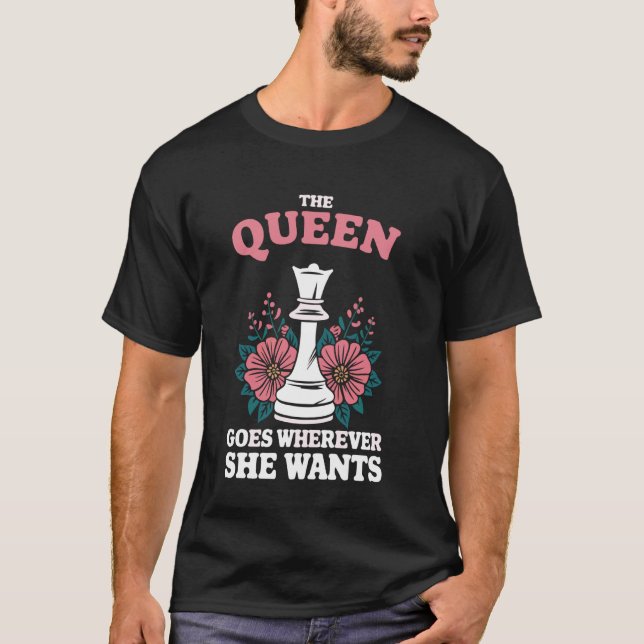 Camiseta Xadrez A Rainha Vai Onde Quer Que Ela Queira Tocar (Frente)