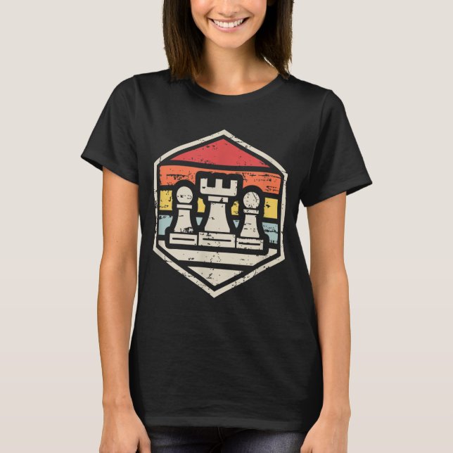 Camiseta Xadrez do Crachá Retro Chess Rook 80s (Frente)