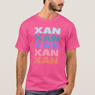 Camiseta Xan de Texto Repetido Moderno