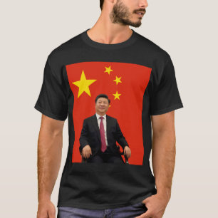 Camiseta Xi Jinping diante da bandeira chinesa família famí