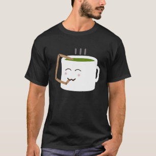 Camiseta Xícara de chá usando palha para beber chá verde gi