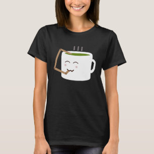 Camiseta Xícara de chá usando palha para beber chá verde gi