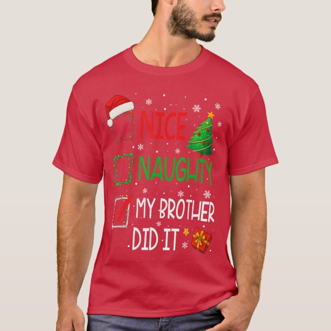 Camiseta Xmas Family Nice Naughty My Brother Did It Santa C (Frente)