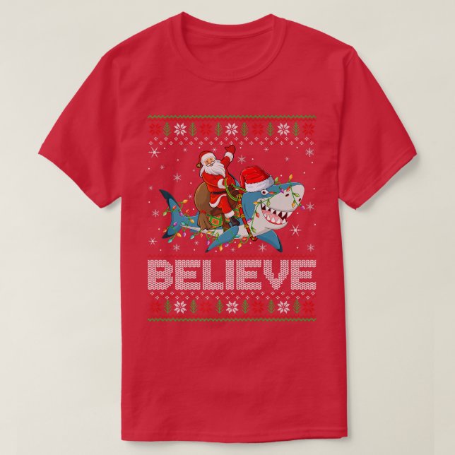 Camiseta Xmas Lights Shark Acredita que Papais noeis Feios  (Frente do Design)