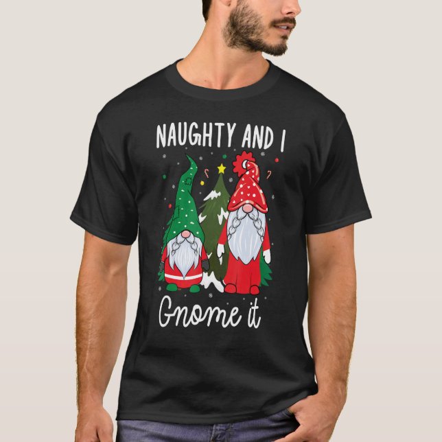 Camiseta Xmas Naughty and I Gnome It Christmas  Gnomes (Frente)
