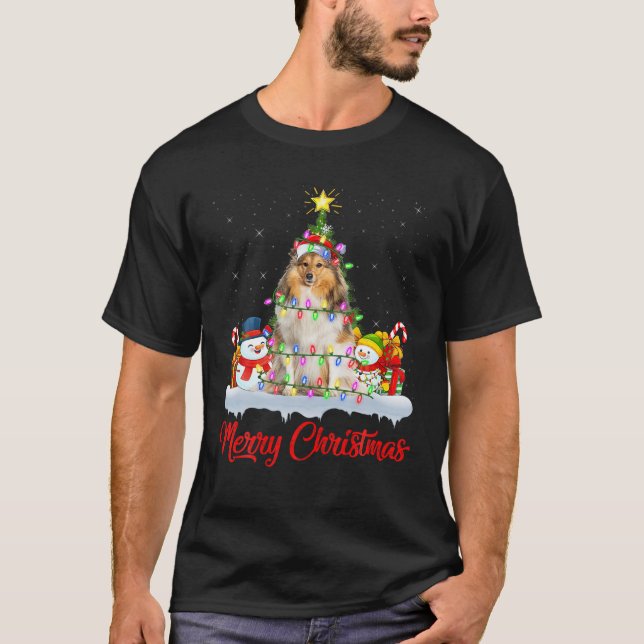 Camiseta Xmas Tree Lighting Papais noeis Shetland Sheepdog  (Frente)