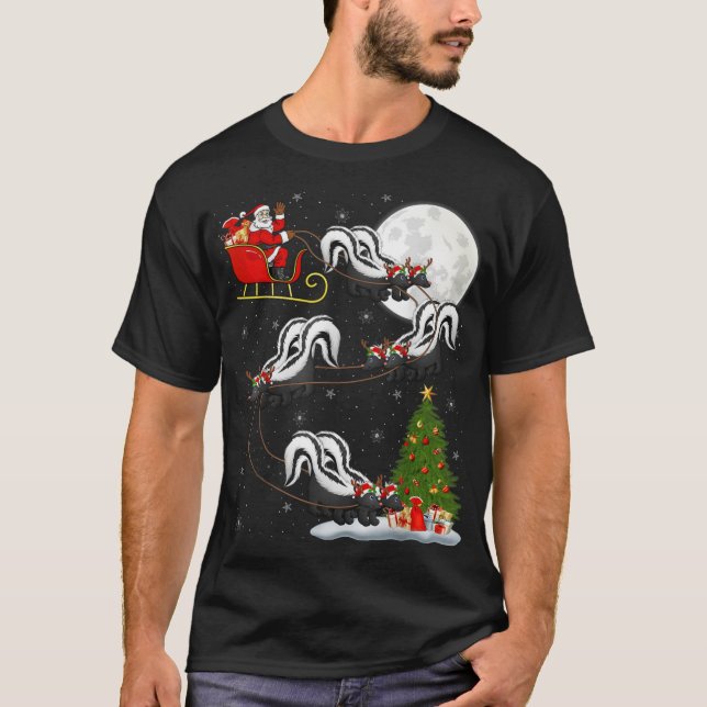 Camiseta Xmas Tree Lighting Santa Riding Skunk Christmas T  (Frente)