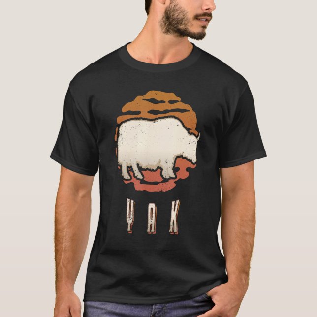 Camiseta Yak Vintage Retro Classic Animal Sunset (Frente)