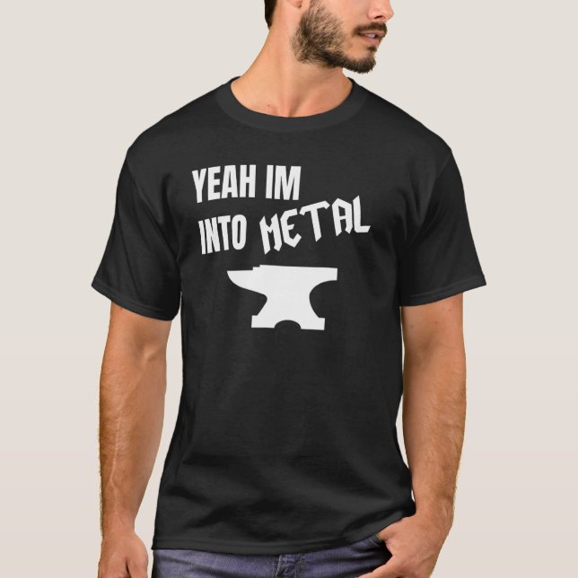 Camiseta Yeah Im Into Metal Awesome Blacksmith Anvil Forgin (Frente)