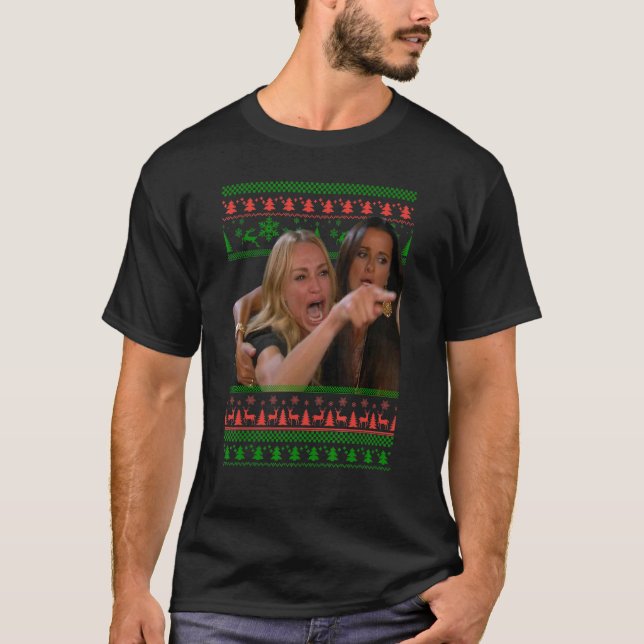Camiseta Yelling at a Cat Ugly Christmas Sweater Meme Outfi (Frente)