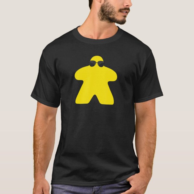 Camiseta Yellow Meeple in Sunglasses Boardgamer I'm Always  (Frente)
