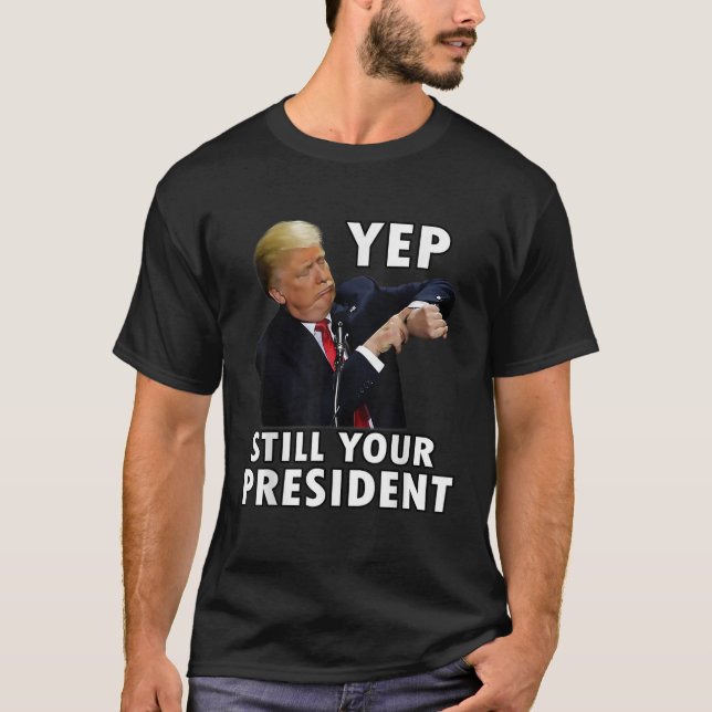 Camiseta YEP AINDA O SEU PRESIDENTE Funny Donald Trump Doto (Frente)