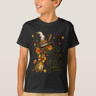 Camiseta Yes I Can Drive A Stick Fall Halloween Soky Witch 