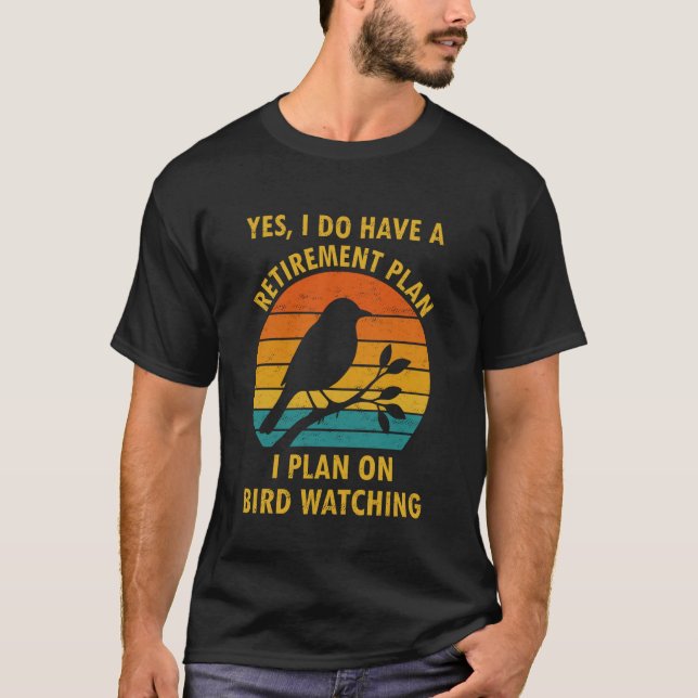 Camiseta Yes I Do Have a Retirement Plan I Plan on Bird Wat (Frente)
