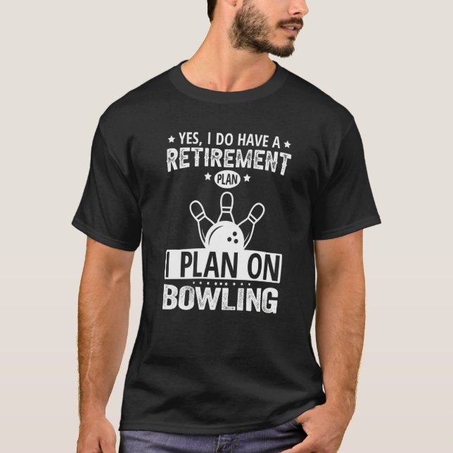 Camiseta Yes I Do Have A Retirement Plan I Plan On Bowling  (Frente)