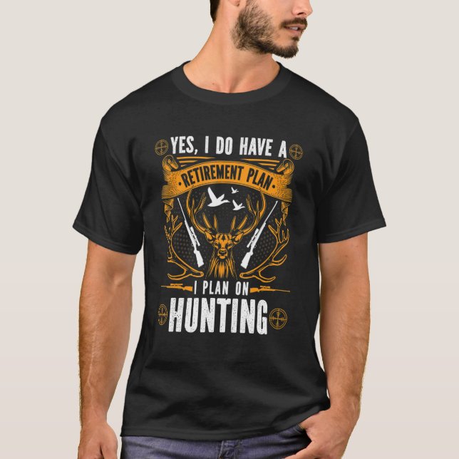 Camiseta Yes I Do Have A Retirement Plan I Plan On Hunting (Frente)