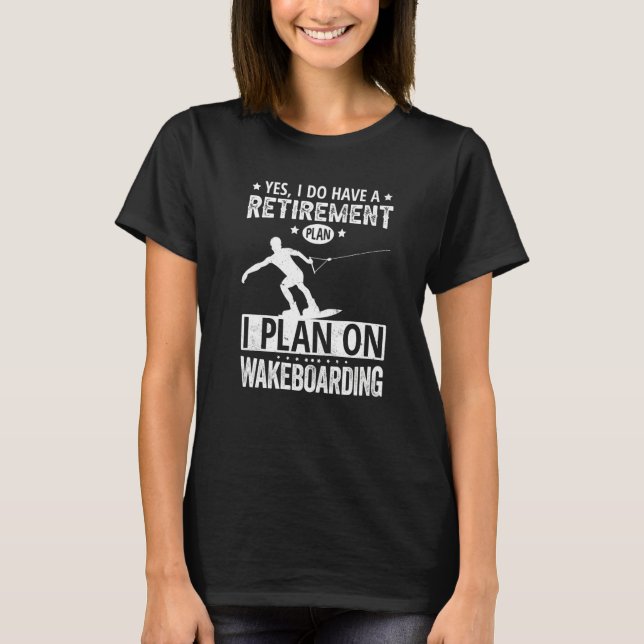Camiseta Yes I Do Have A Retirement Plan I Plan On Wakeboar (Frente)