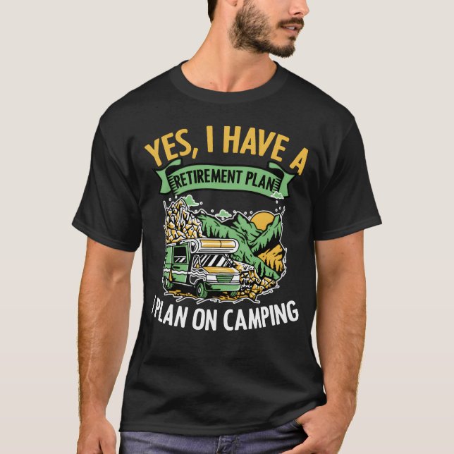 Camiseta Yes I Have A Retirement Plan Funny Camping Life fr (Frente)