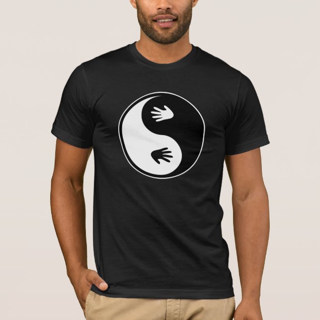 Camiseta Yin Yang com t-shirt das mãos (Frente)