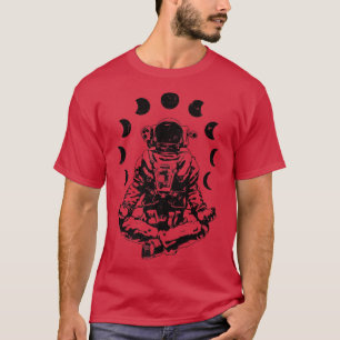 Camiseta Yoga Astronauta Moon Fase Zen Meditação Lotus Pos