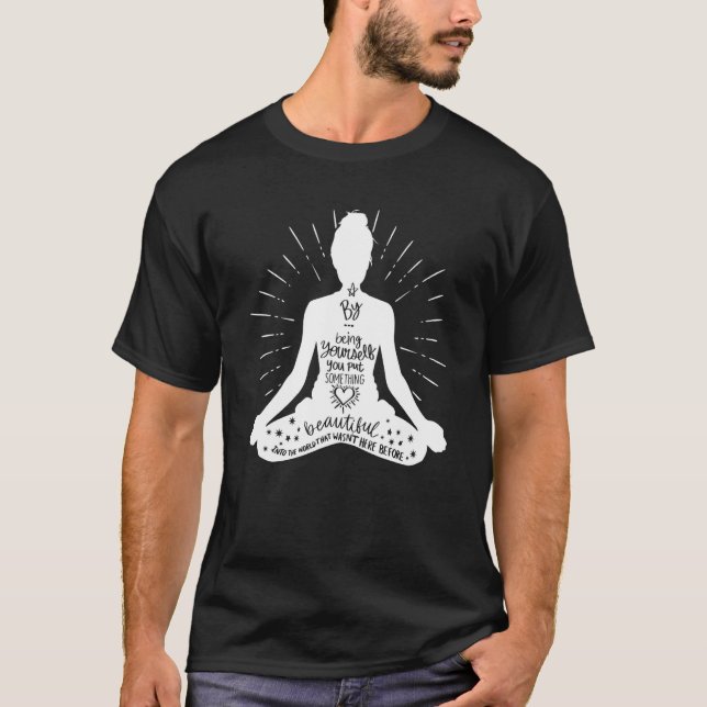 Camiseta Yoga Definition Yoga Because Adulting Is Hard (Frente)