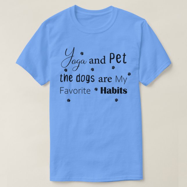 Camiseta Yoga e Pet os cães são os meus hábitos favoritos E (Frente do Design)