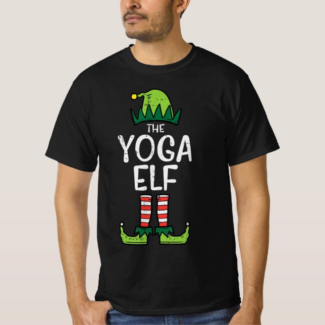 Camiseta Yoga Elf Xmas PJs Correspondendo Pijamas De Natal  (Frente)
