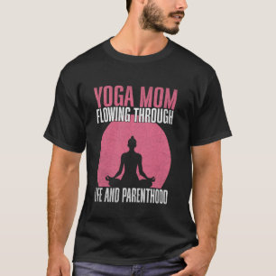 Camiseta Yoga Mãe Fluindo Através da Vida e da Paternidade
