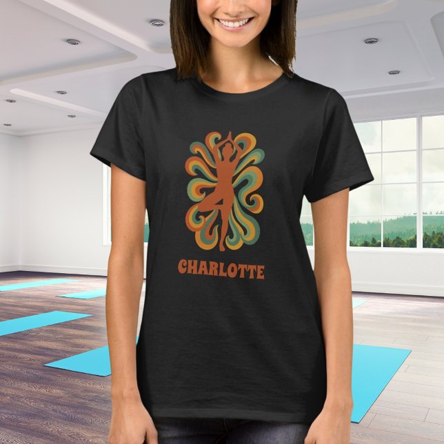 Camiseta Yoga pose swirls retro green orange name (Criador carregado)